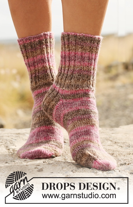 Rose Twine / DROPS 130-17 - Knitted DROPS socks with rib in Fabel. 
All from children to men sizes.
