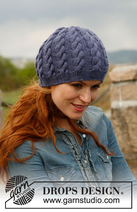 Blue Cup / DROPS 134-26 - Knitted DROPS hat with cables in ”Karisma”.   