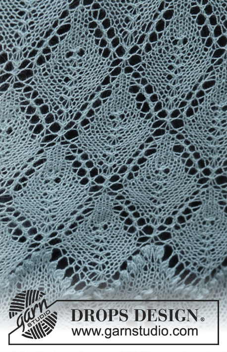 Winter Breeze / DROPS 141-39 - Knitted DROPS shawl in Lace.