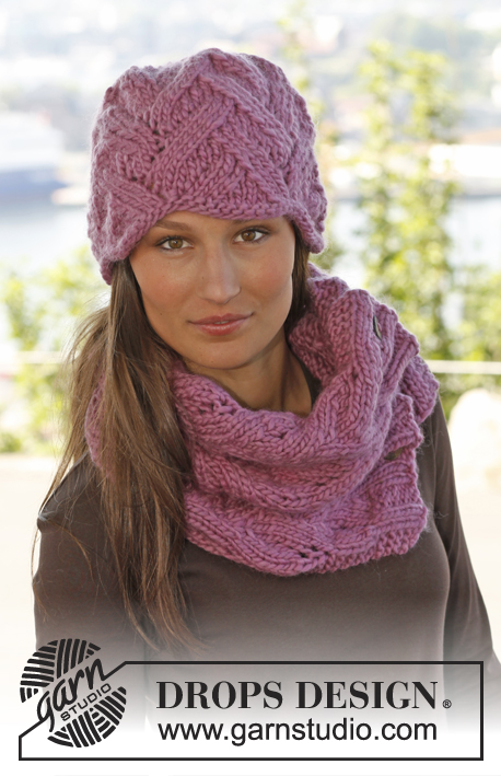 Nikita / DROPS 142-27 - Knitted DROPS hat and neck warmer with lace pattern in ”Andes”. 
