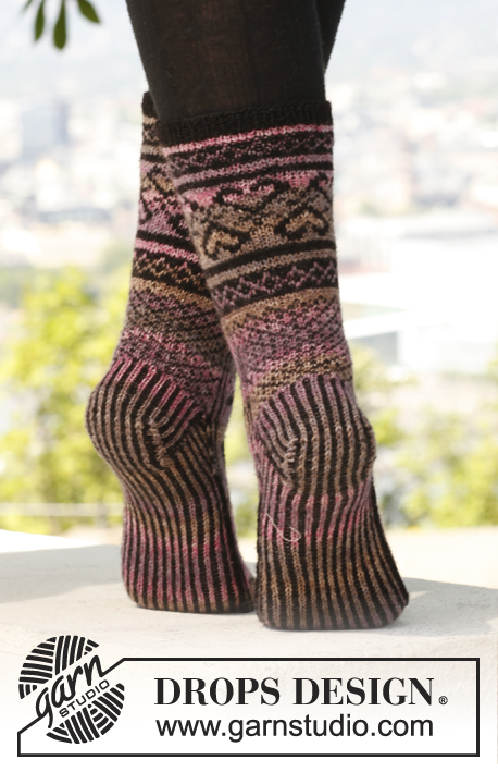 Roses with Love / DROPS 142-35 - Knitted DROPS socks with pattern in Fabel. 