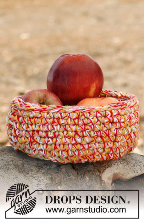 Bright Summer / DROPS 147-29 - Crochet DROPS basket and pot holders in ”Safran”.
