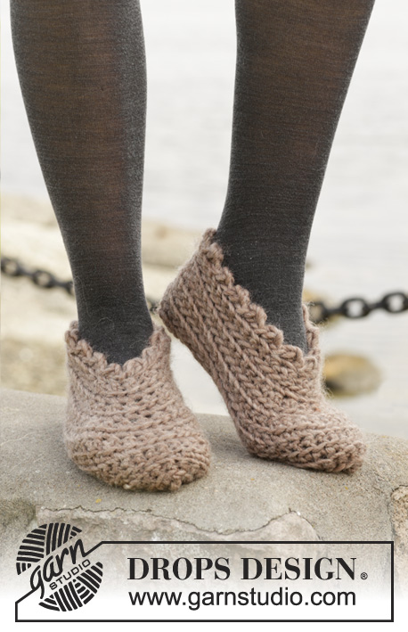 Shifting Sand / DROPS 156-54 - Crochet DROPS slippers in Andes. Size 35 - 43.