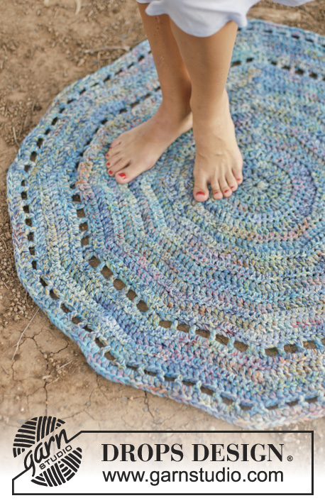 Spring Pond / DROPS 162-41 - Crochet DROPS carpet with double crochet and eyelet rows in 6 strands Fabel.