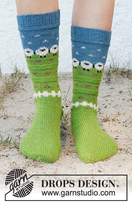 Summer Grazing / DROPS 178-22 - Knitted socks in multi-colored pattern with sheeps in DROPS Fabel.