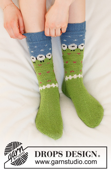 Summer Grazing / DROPS 178-22 - Knitted socks in multi-colored pattern with sheeps in DROPS Fabel.
