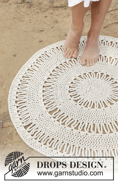 Radiant / DROPS 178-37 - Circular floor rug with treble crochet and lace pattern, worked with 3 strands DROPS Paris.