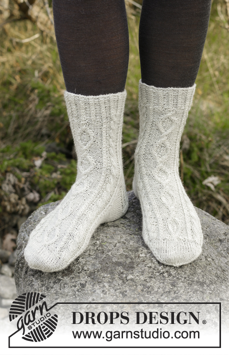 Knight's Stance / DROPS 182-32 - Knitted socks with cables. Size 35 to 43
Piece is knitted in DROPS Fabel.