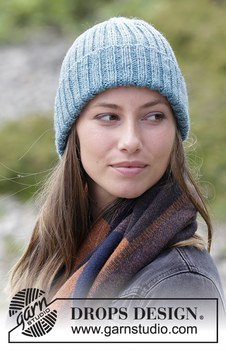 Eiken / DROPS 182-4 - Knitted hat/hipster hat with rib.
The piece is worked in DROPS Karisma.