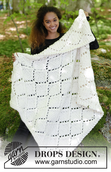 Snow Diamonds / DROPS 183-14 - Knitted blanket with lace pattern.
Piece is knitted in DROPS Polaris or 2 strands DROPS Wish.