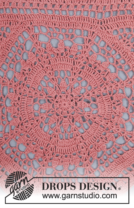 Flowering Heart / DROPS 183-21 - Sweter na szydełku w formie ośmiokąta, ze ściegiem ażurowym, z włóczki DROPS Puna lub DROPS Sky. Od S do XXXL.