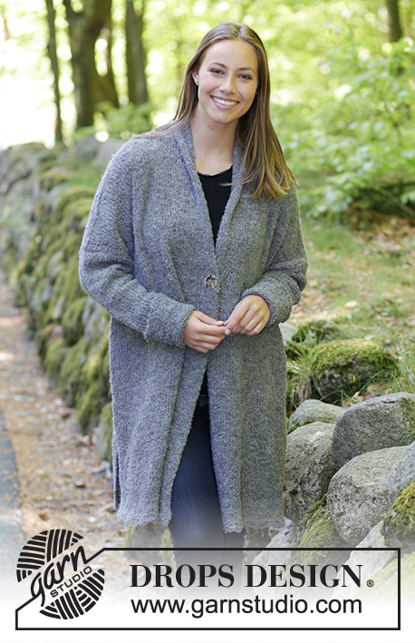 Forest Mist / DROPS 184-17 - Knitted jacket with shawl collar, split in sides and diagonal shoulders. Sizes S - XXXL.
The piece is worked in DROPS Alpaca Bouclé.