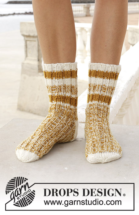 Sunny Feet / DROPS 189-32 - Gebreide sokken met strepen. Maat 35-43. Het werk wordt gebreid van boven naar beneden met 2 draden in DROPS Fabel.