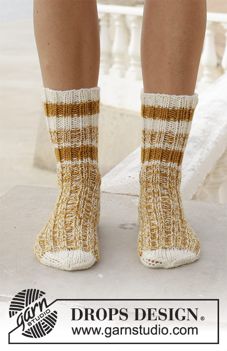 Sunny Feet / DROPS 189-32 - Pruhované ponožky pletené shora dolů z dvojité příze DROPS Fabel. Velikost 35-43.