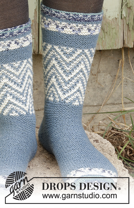 Hurtigruten / DROPS 193-13 - Knitted socks in DROPS Fabel with garter stitch and mosaic pattern.