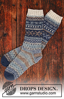 Nordfjord / DROPS 193-16 - Gebreide sokken in DROPS Fabel. Het werk wordt gebreid met Scandinavisch patroon. Maat 35 tot 43
