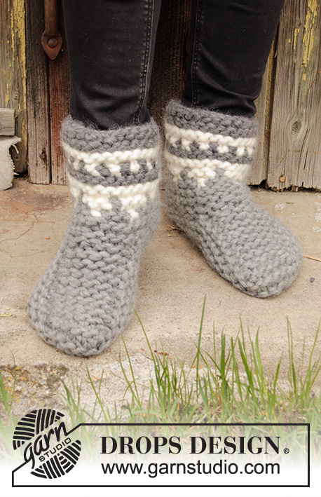Defrost / DROPS 193-20 - Knitted slippers in DROPS Polaris. Piece is knitted in garter stitch and Nordic pattern in moss stitch. Size 35 – 43 = 5 - 10 1/2