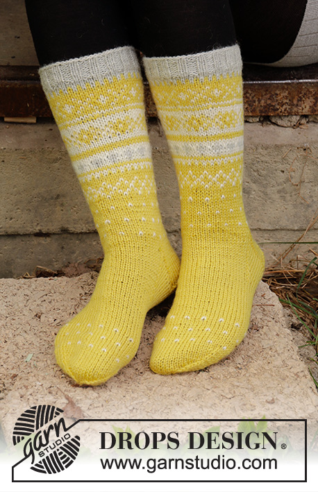 Lemon Pie Socks / DROPS 193-9 - Knitted socks in DROPS Karisma. The piece is worked in the round with Nordic pattern. Sizes 35 - 46.