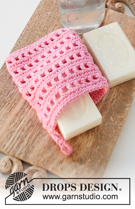 Soap Saver / DROPS 198-30 - Crocheted pouch for soap, or tawashi in DROPS Paris with lace pattern. The piece is worked bottom up.