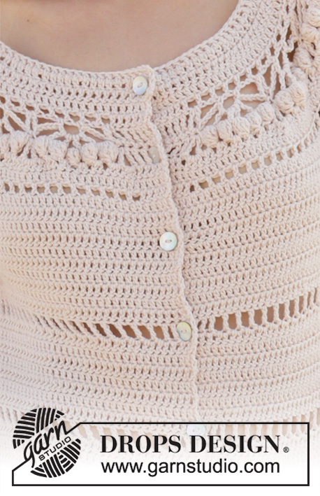 Sandy Shores / DROPS 199-17 - Vestido a ganchillo con canesú redondo en DROPS Cotton Merino. La prenda está realizada de arriba abajo con patrón de calados, botones y bolsillos. Talla: S - XXXL