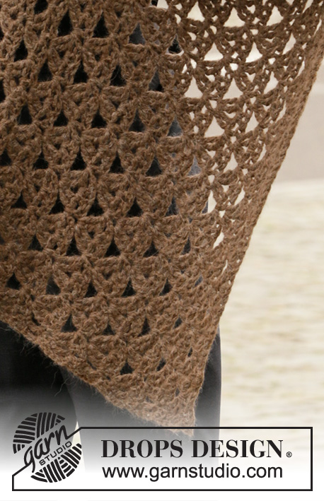 Chocolate Waterfall / DROPS 206-46 - Longue veste crochetée en DROPS Air, avec point ajouré et éventails. Du S au XXXL