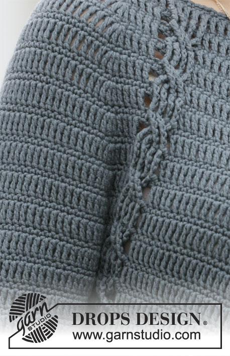 Day to Date / DROPS 207-11 - Pulôver crochetado de cima para baixo, com um ângulo, forma trapézio, cavas raglan, torcidos e pontos em relevo, em DROPS Merino Extra Fine. Do S ao XXXL.