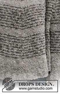 Seashell Search / DROPS 207-18 - Sweter-poncho na drutach, przerabiany od góry do dołu, z zaokrąglonym karczkiem i w paski, z włóczki DROPS Alpaca Bouclé. Od S do XXXL.