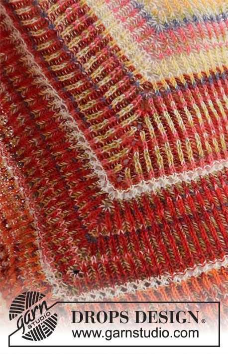 Phoenix Wrap / DROPS 212-21 - Xaile tricotado em canelado inglês bicolor, em DROPS Fabel. Tricota-se de cima para baixo, com riscas e carreiras de ajours.