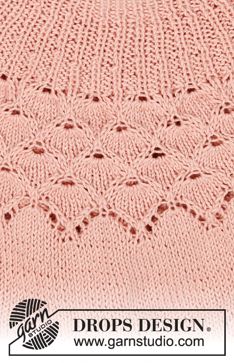 Alberta Rose / DROPS 212-5 - Gebreide trui met ronde pas in DROPS Safran. Het werk wordt van boven naar beneden gebreid met kantpatroon, bladpatroon en ¾-lengte mouwen. Maten S - XXXL.