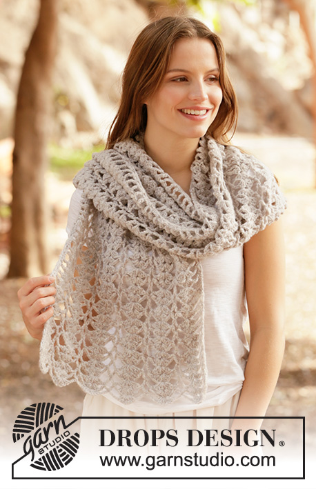Garden Trails / DROPS 213-31 - Crocheted stole in DROPS Sky. Piece is crocheted with lace pattern.