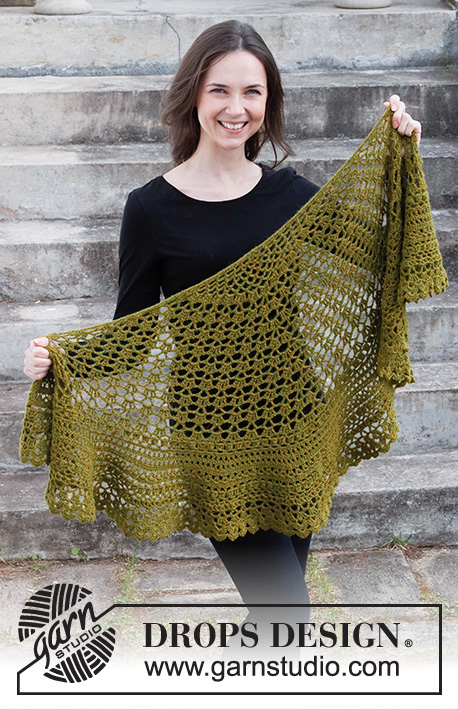 Thoughts of Ireland / DROPS 214-41 - Crocheted shawl in DROPS Alpaca. Piece is crocheted top down with lace pattern.