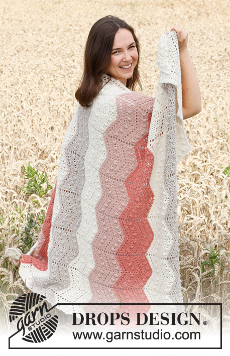 Carnival Cuddles / DROPS 220-30 - Crocheted blanket in DROPS Sky. The piece is worked with stripes and texture.