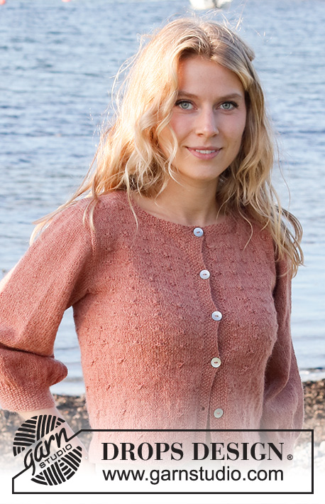 Copper Harbor / DROPS 221-38 - Knitted jacket in DROPS Alpaca. The piece is worked with knotted pattern and ¾-length, balloon sleeves. Sizes S - XXXL.
