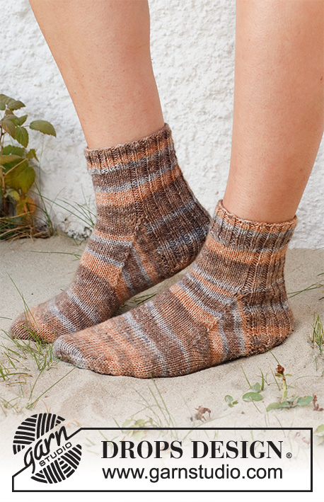 Riverside Reel / DROPS 223-39 - Knitted socks in DROPS Fabel. Sizes 35 - 43.