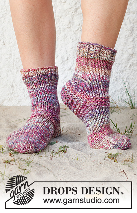 Leaf Leapers / DROPS 223-40 - Knitted socks in 3 strands DROPS Fabel. Sizes 35-42 = US 4 1/2-10 1/2.