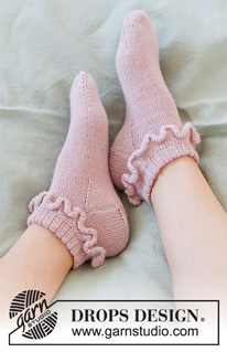 Rosy Ruffles / DROPS 223-47 - Knitted socks with flounce in DROPS Nord. Worked top down. Size 35-42.