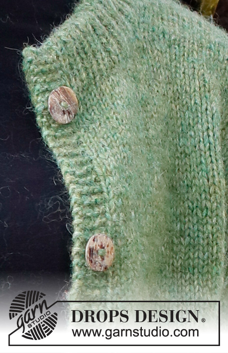 Serene Forest Cardigan / DROPS 226-27 - Gebreid vest in DROPS Air. Het werk wordt gebreid in tricotsteek, met dubbele hals. Maten S - XXXL.