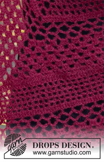 Cranberry Shawl / DROPS 226-47 - Chal a ganchillo en DROPS Brushed Alpaca Silk. La pieza está elaborada de arriba hacia abajo con patrón de calados.