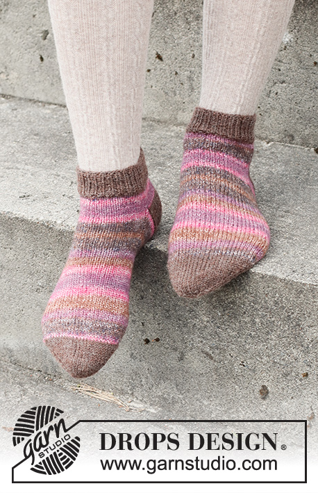 Chocolate Cherry Strollers / DROPS 227-63 - Knitted socks in DROPS Fabel. Sizes 35 – 43.