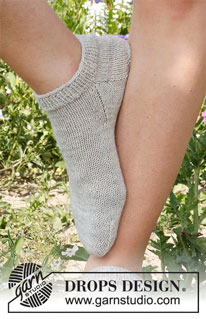 Sunny Sneaker / DROPS 229-21 - Calze alla caviglia lavorate ai ferri a maglia rasata in DROPS Fabel. Taglie: 35 - 43.
