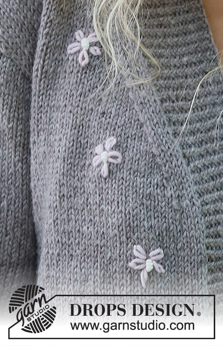 Shy Daisy Cardigan / DROPS 231-33 - Alhaalta ylös neulottu jakku DROPS Merino Extra Fine -langasta. Työssä on sileää neuletta ja kirjottuja kukkia. Koot S-XXXL.