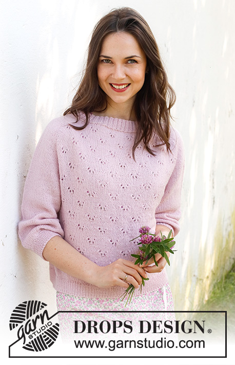Pink Peony Sweater / DROPS 232-25 - Strikket bluse i DROPS Flora. Arbejdet strikkes oppefra og ned med sadelskulder, hulmønster og 3/4-lange ærmer. Størrelse S - XXXL