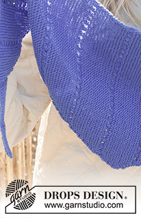 Blue Beauty / DROPS 234-10 - Gebreide omslagdoek in DROPS BabyMerino. Het werk wordt overdwars gebreid, met ribbelsteek en kantpatroon.
