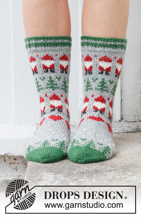 Christmas Time Socks / DROPS 234-63 - Skarpetki na drutach z włóczki DROPS Karisma. Przerabiane od góry do dołu z żakardem w Mikołaje, choinki i serca. Od 35 do 43. Temat: Boże Narodzenie.