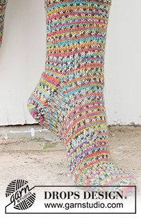 Berry Power Socks / DROPS 234-67 - Meias tricotadas de cima para baixo em ponto meia, em DROPS Fabel. Do 35 ao 43.