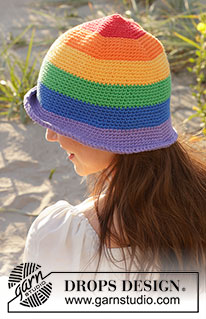 True Colours Hat / DROPS 238-19 - Gehaakte hoed in DROPS Paris. Het werk wordt in de rondte gehaakt van boven naar beneden met regenboogstrepen. Maat: S - XL
