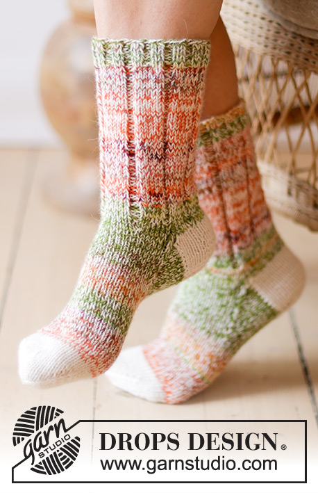 Watermelon Wanderers / DROPS 238-23 - Knitted socks in 2 strands DROPS Fabel. The piece is worked top down, with rib and stocking stitch. Sizes 35 - 43.