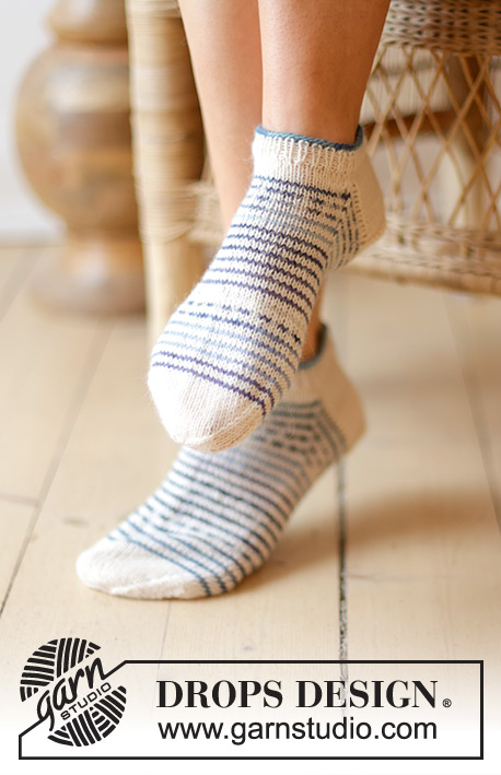 Wave Dancer / DROPS 238-28 - Knitted socks / ancle socks in DROPS Fabel. Piece is knitted top down in stockinette stitch and stripes. Size 35 to 43 = US 4 1/2  to 12 1/2