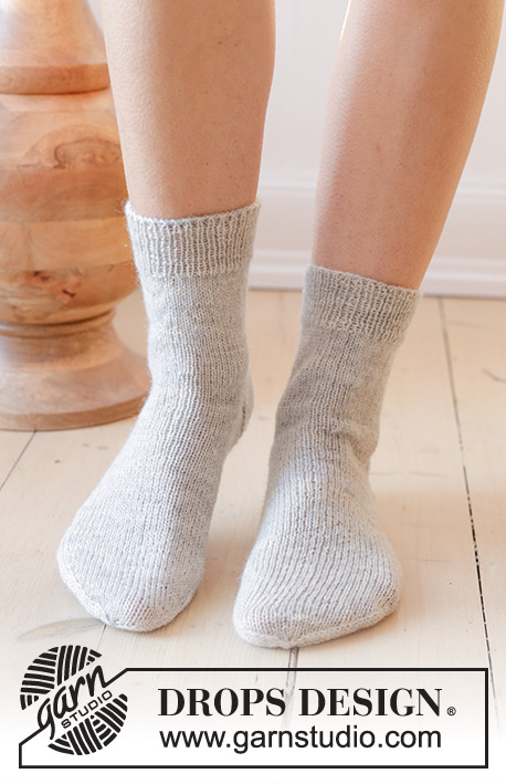 Walking on the Moon / DROPS 238-33 - Knitted socks in DROPS Fabel. The piece is worked top down with stockinette stitch. Sizes 35 – 43 = US  4 1/2 - 12 1/2.
