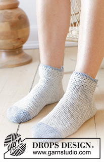 Seafarer Socks / DROPS 238-36 - Kotníkové ponožky háčkované z příze DROPS Nord. Velikost 35 až 43